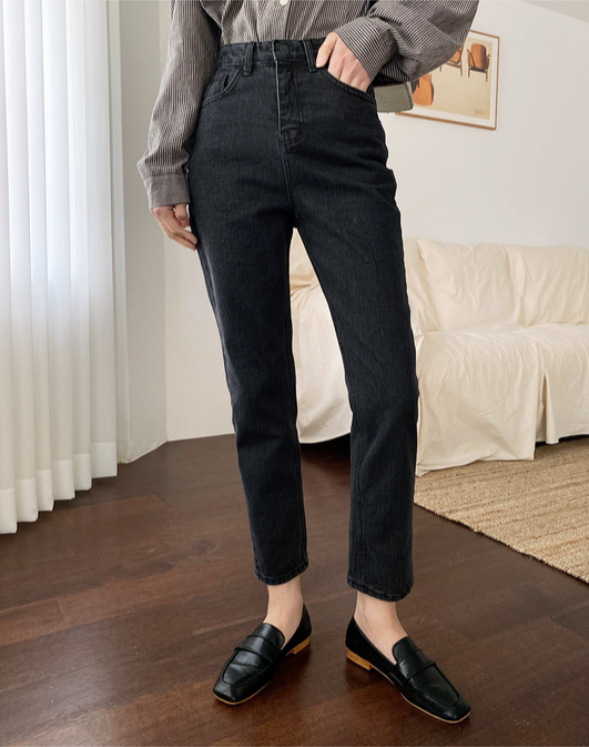 Straight-leg jeans in washed black