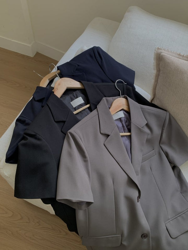 Short-sleeved blazer