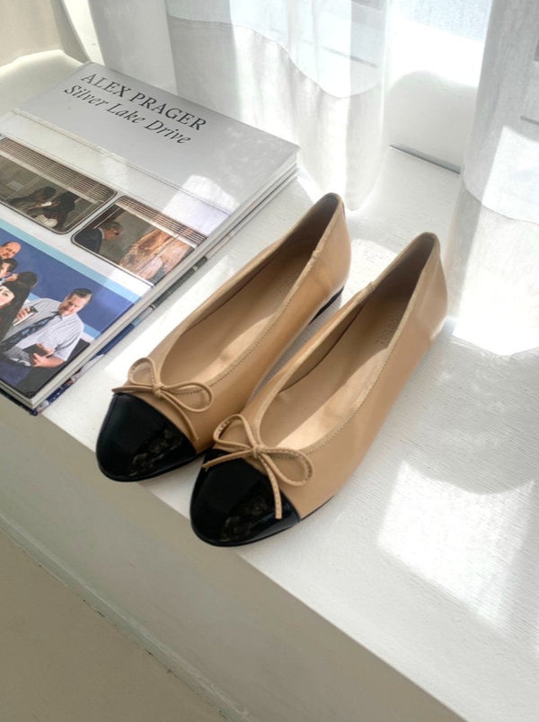 Two-tone bow ballet flats