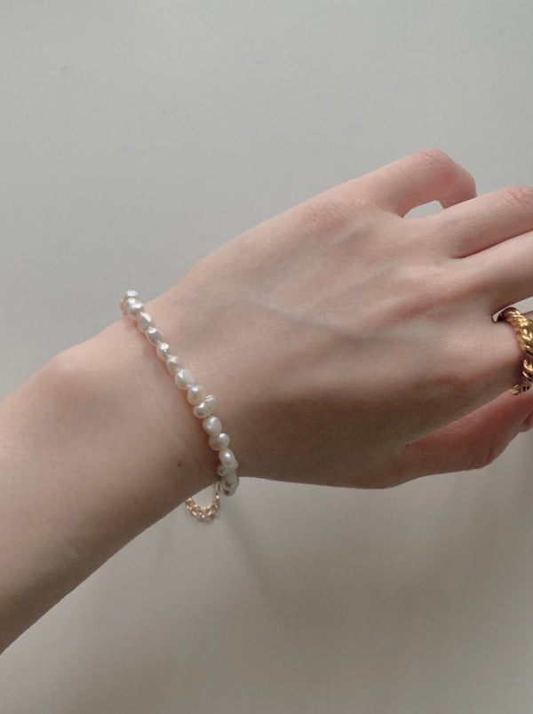 Everyday pearl bracelet