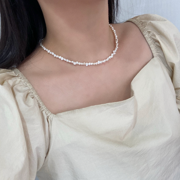 Everyday pearl necklace