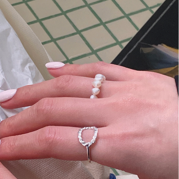 Everyday pearl ring
